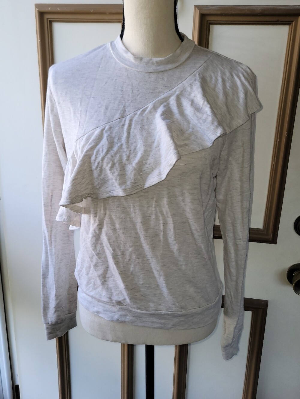 Mossimo Supply Co. Light Gray Ruffle Long-Sleeve Top